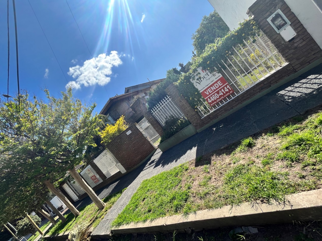 Chalet 4 ambientes con piscina y garage (Doble Lote 500 m2) Financiacion