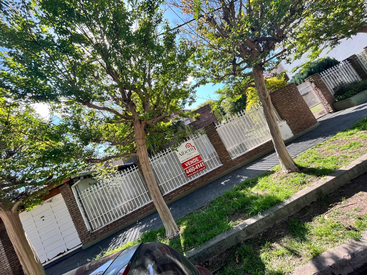 Chalet 4 ambientes con piscina y garage (Doble Lote 500 m2) Financiacion
