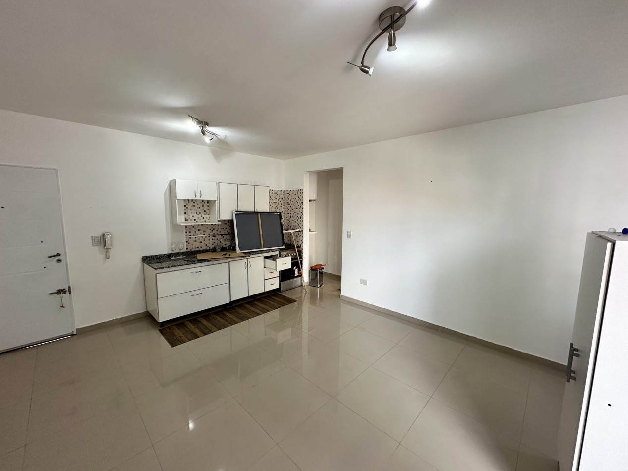 Departamento 2 ambientes con cochera y balcon