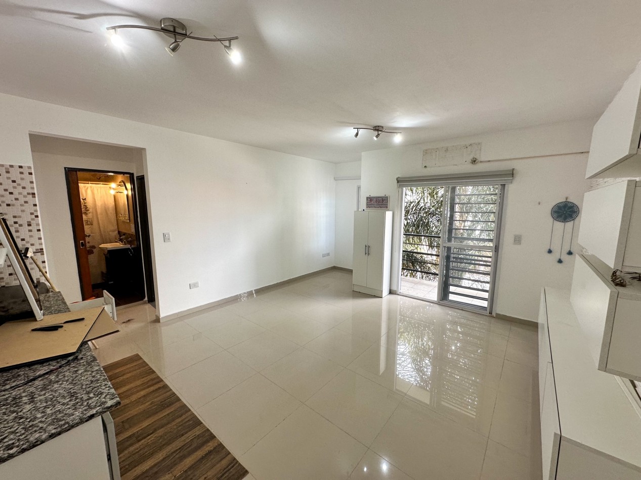 Departamento 2 ambientes con cochera y balcon