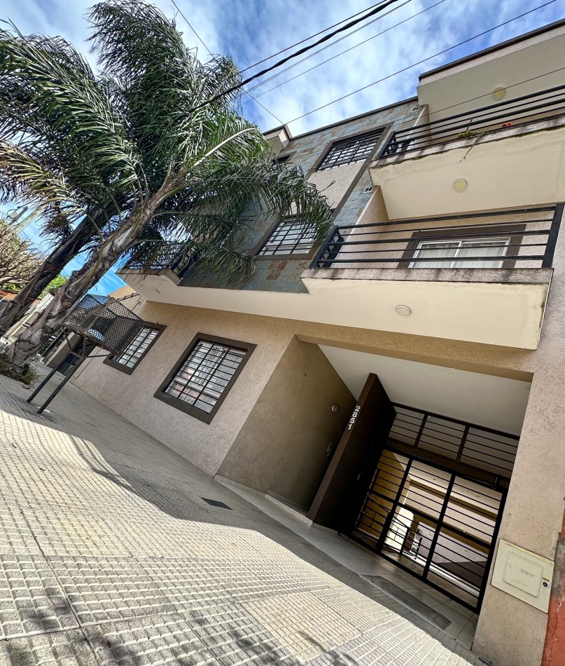 Departamento 2 ambientes con cochera y balcon