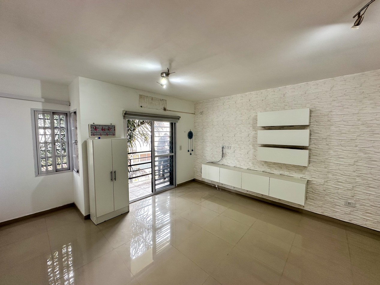 Departamento 2 ambientes con cochera y balcon
