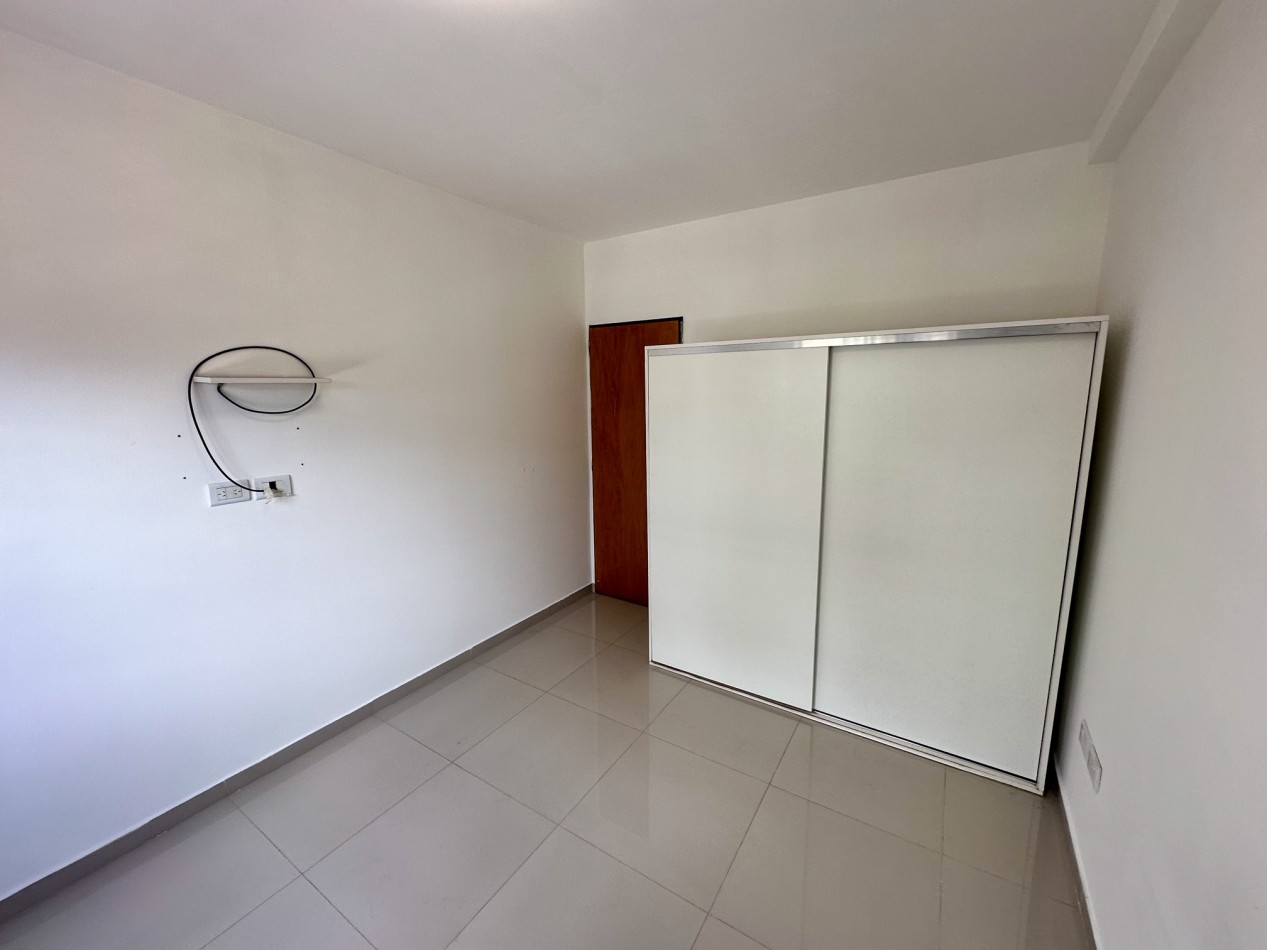Departamento 2 ambientes con cochera y balcon