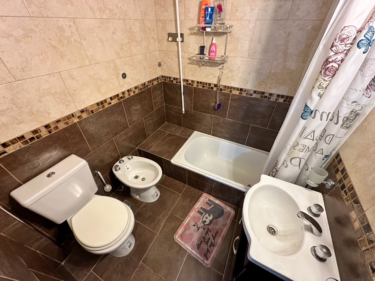 Departamento 2 ambientes con cochera y balcon