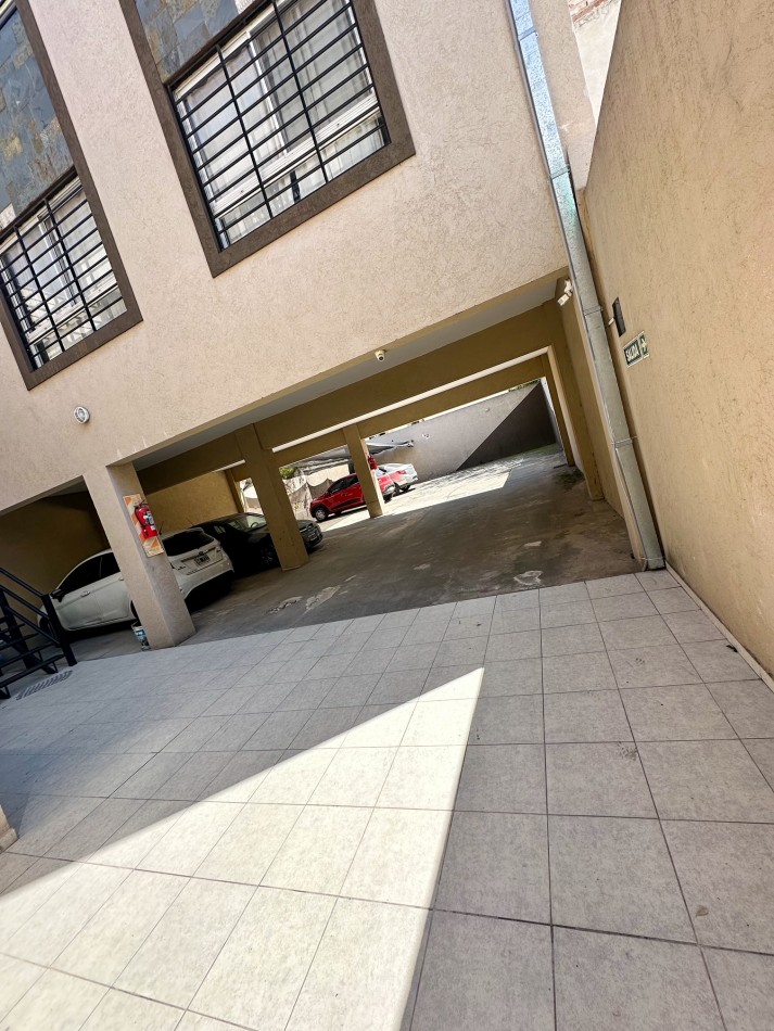 Departamento 2 ambientes con cochera y balcon