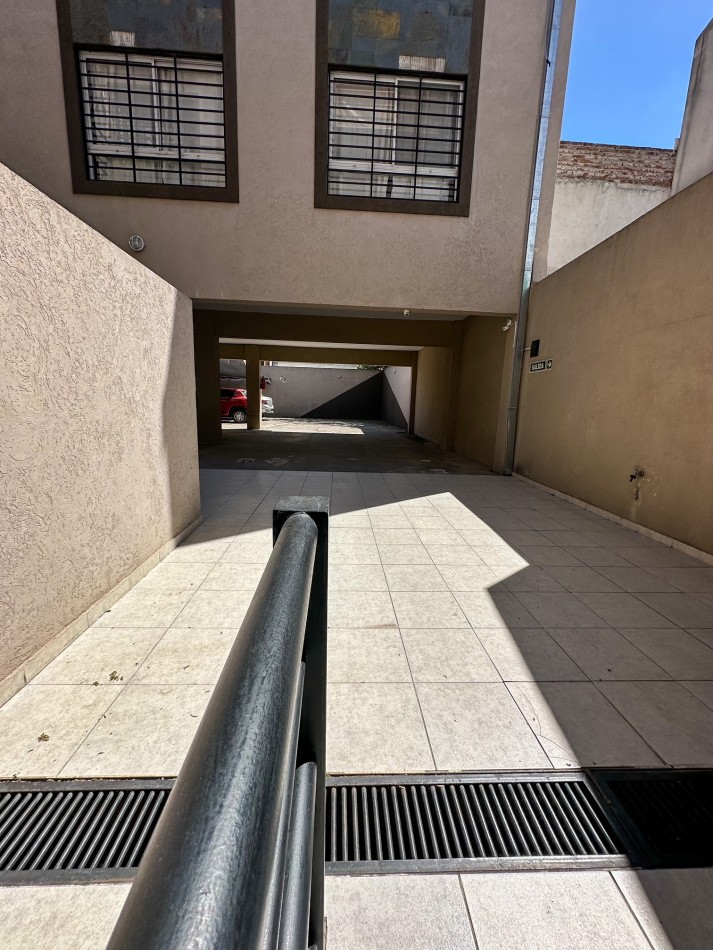 Departamento 2 ambientes con cochera y balcon