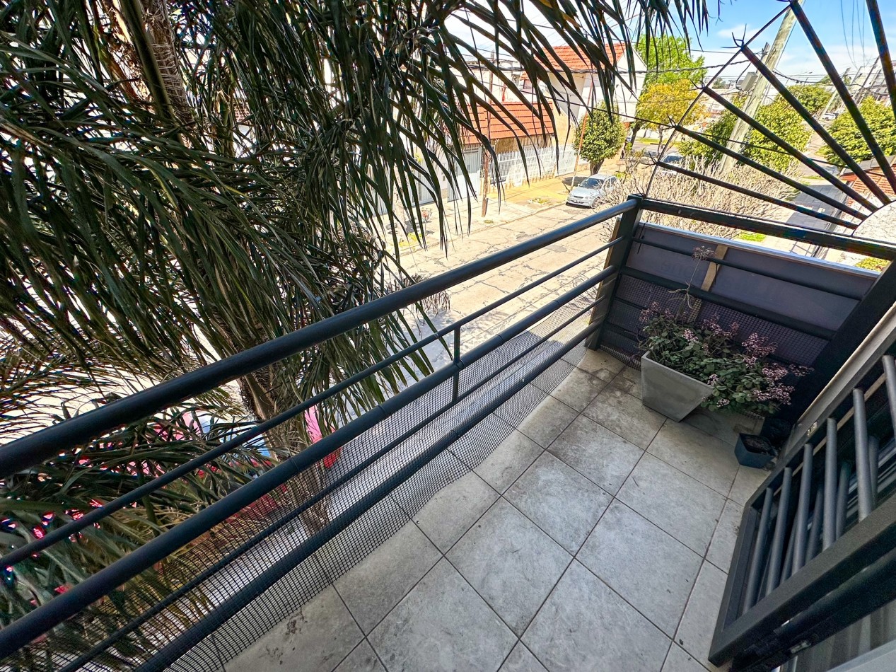 Departamento 2 ambientes con cochera y balcon