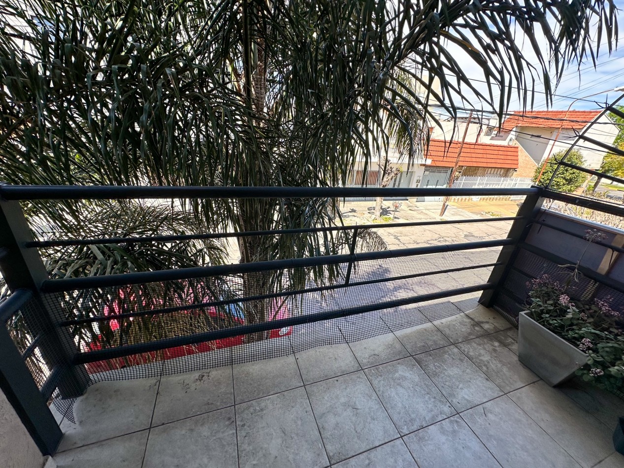 Departamento 2 ambientes con cochera y balcon