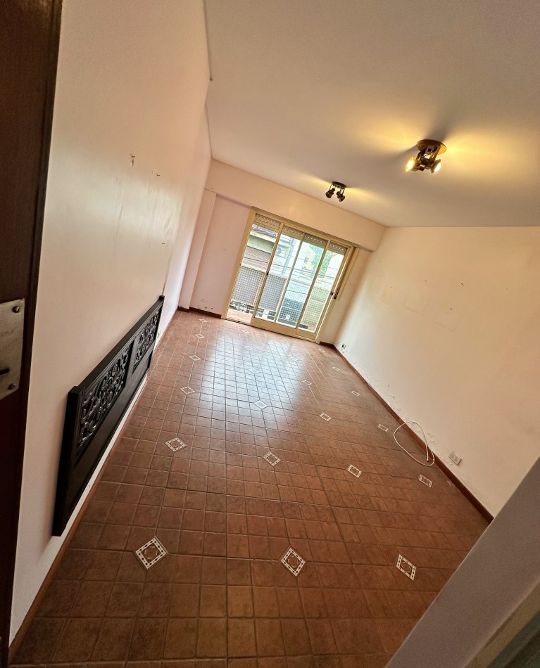 Departamento 3 ambientes con balcon al frente
