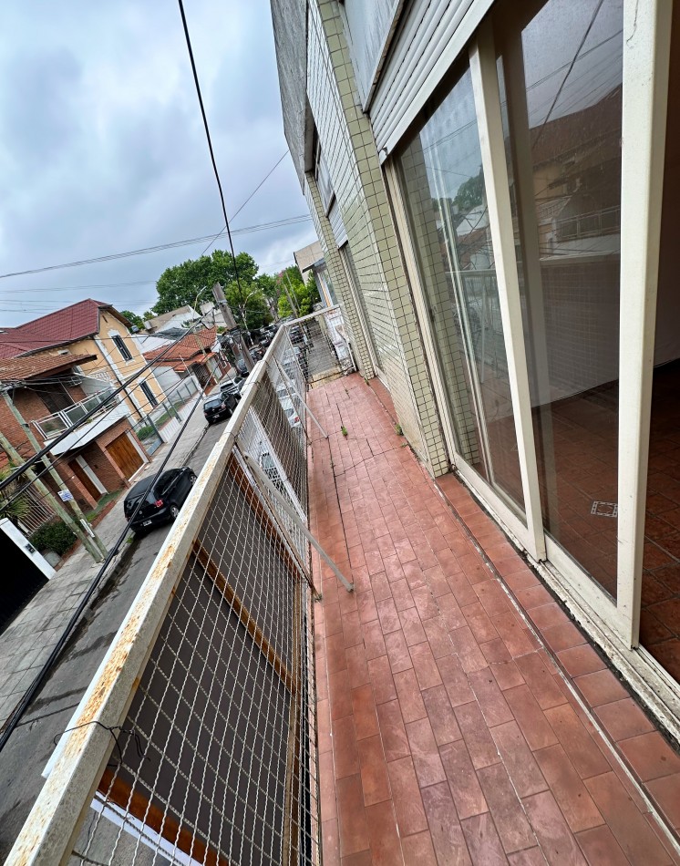Departamento 3 ambientes con balcon al frente