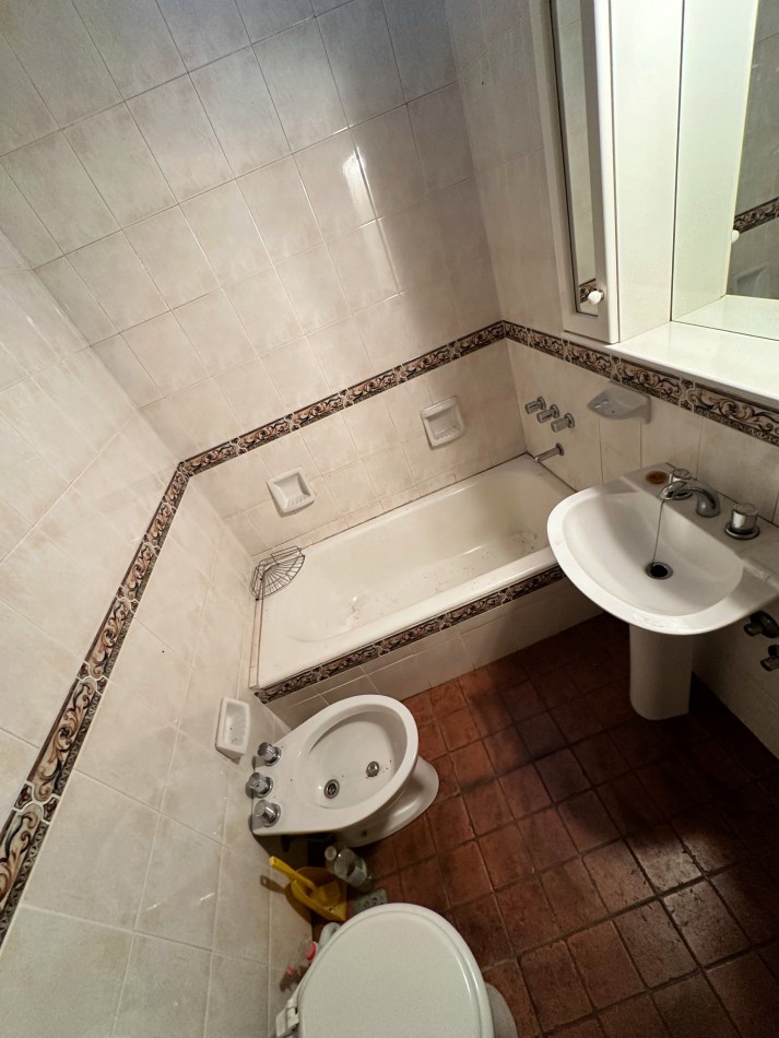 Departamento 3 ambientes con balcon al frente
