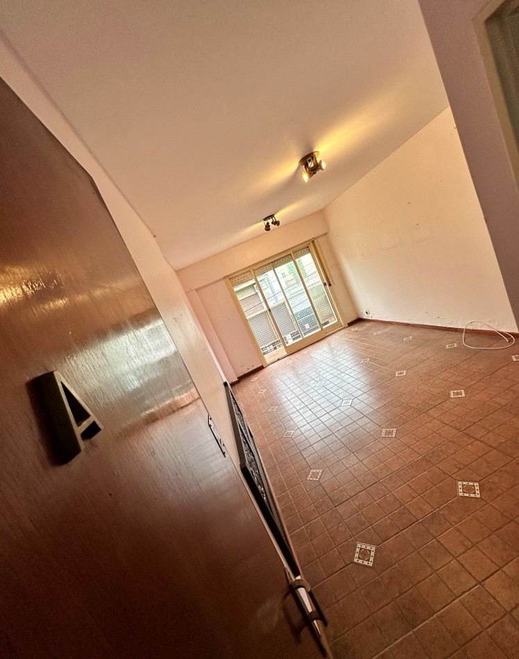 Departamento 3 ambientes con balcon al frente