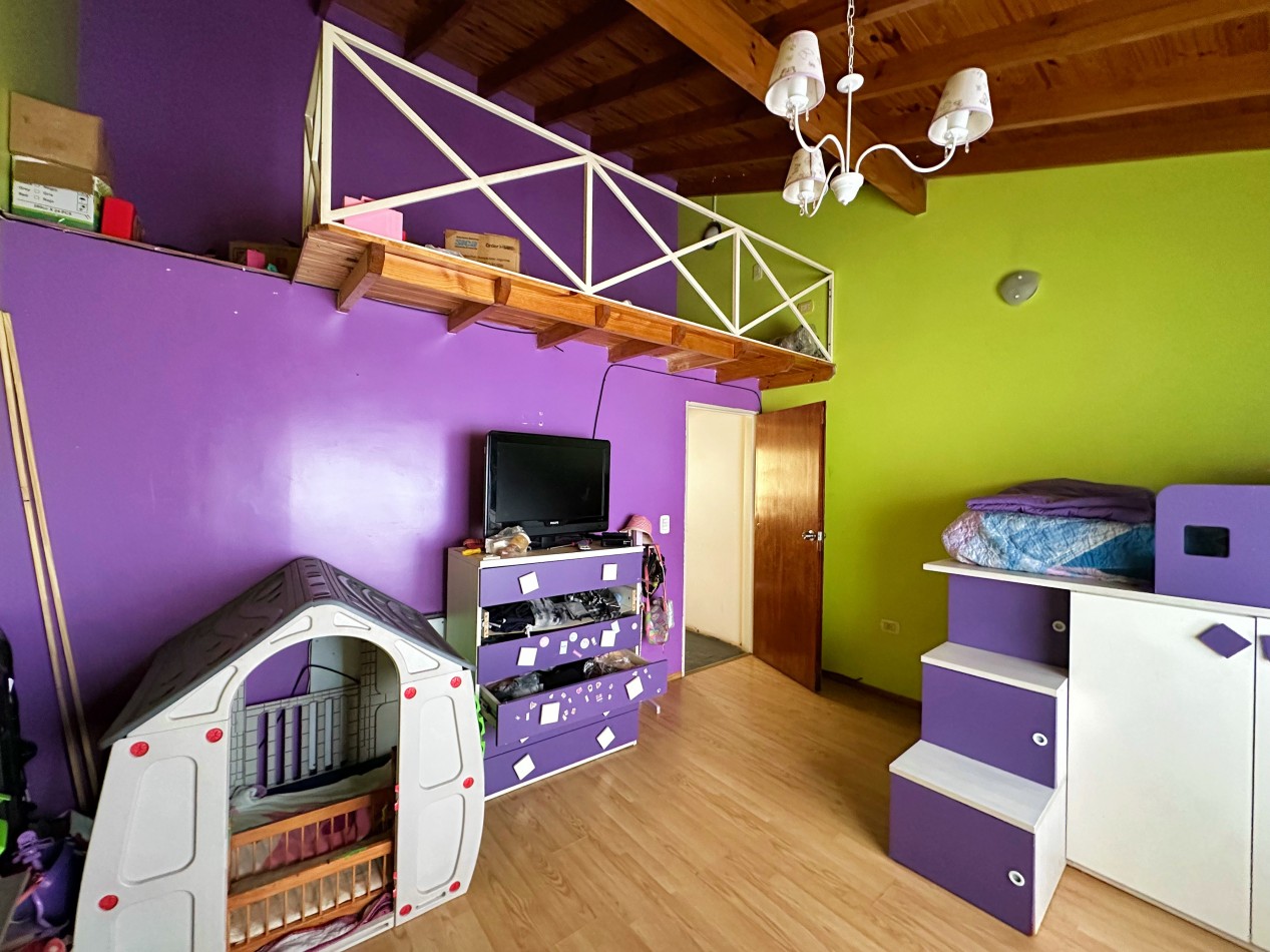 Casa 4 ambientes con cocheras (2) y terraza