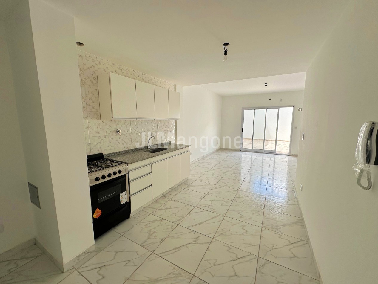 Departamento 3 amb con cochera y patio, a estrenar