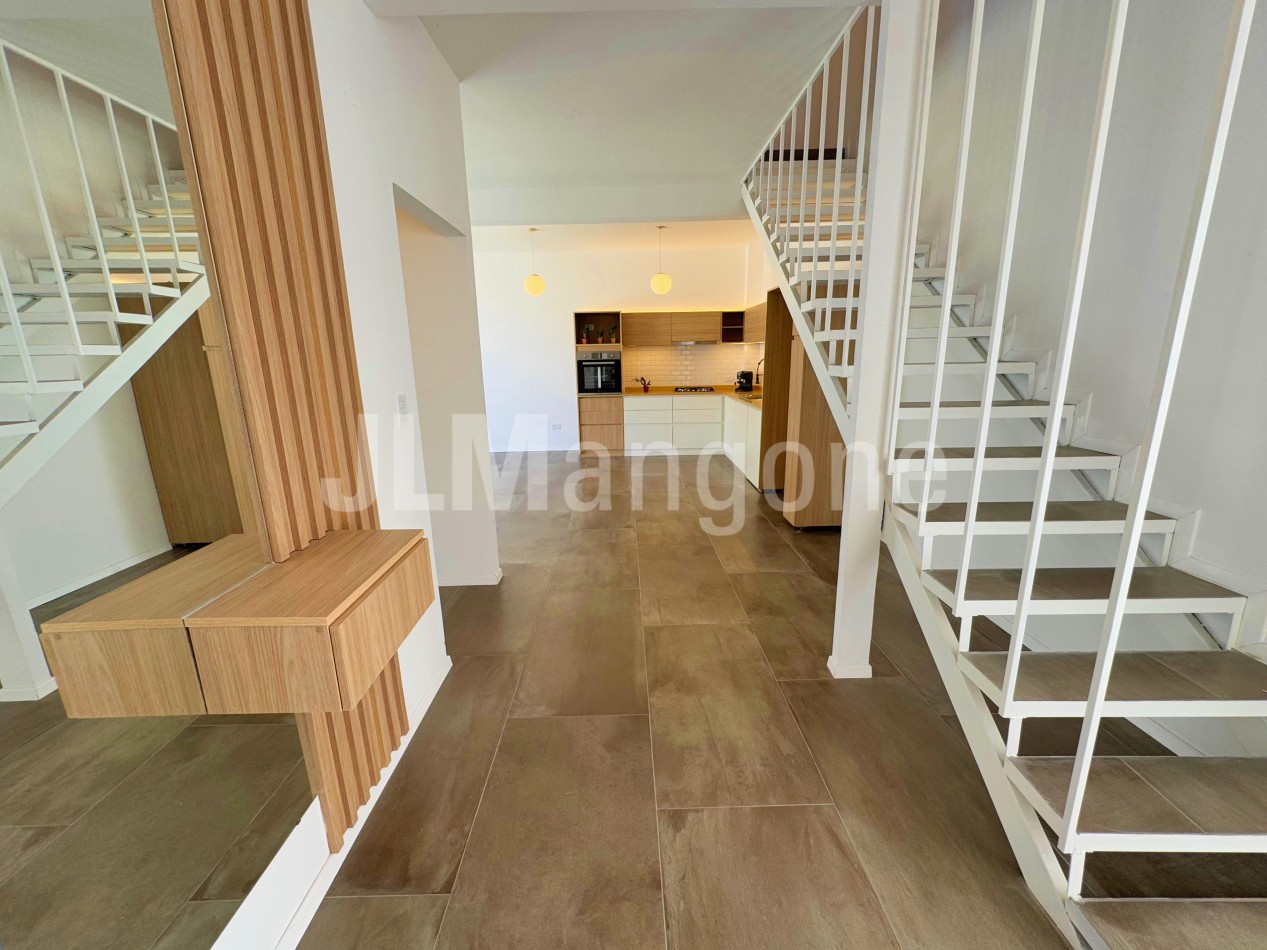 Casas 4 amb con cochera, parque y piscina, a estrenar