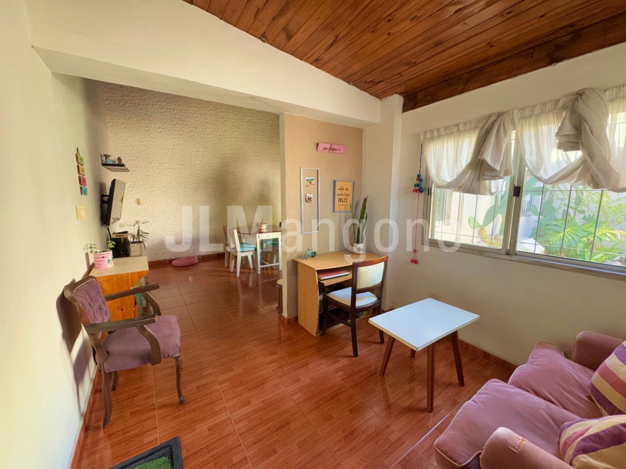 Casa 4 ambientes con cochera y parque
