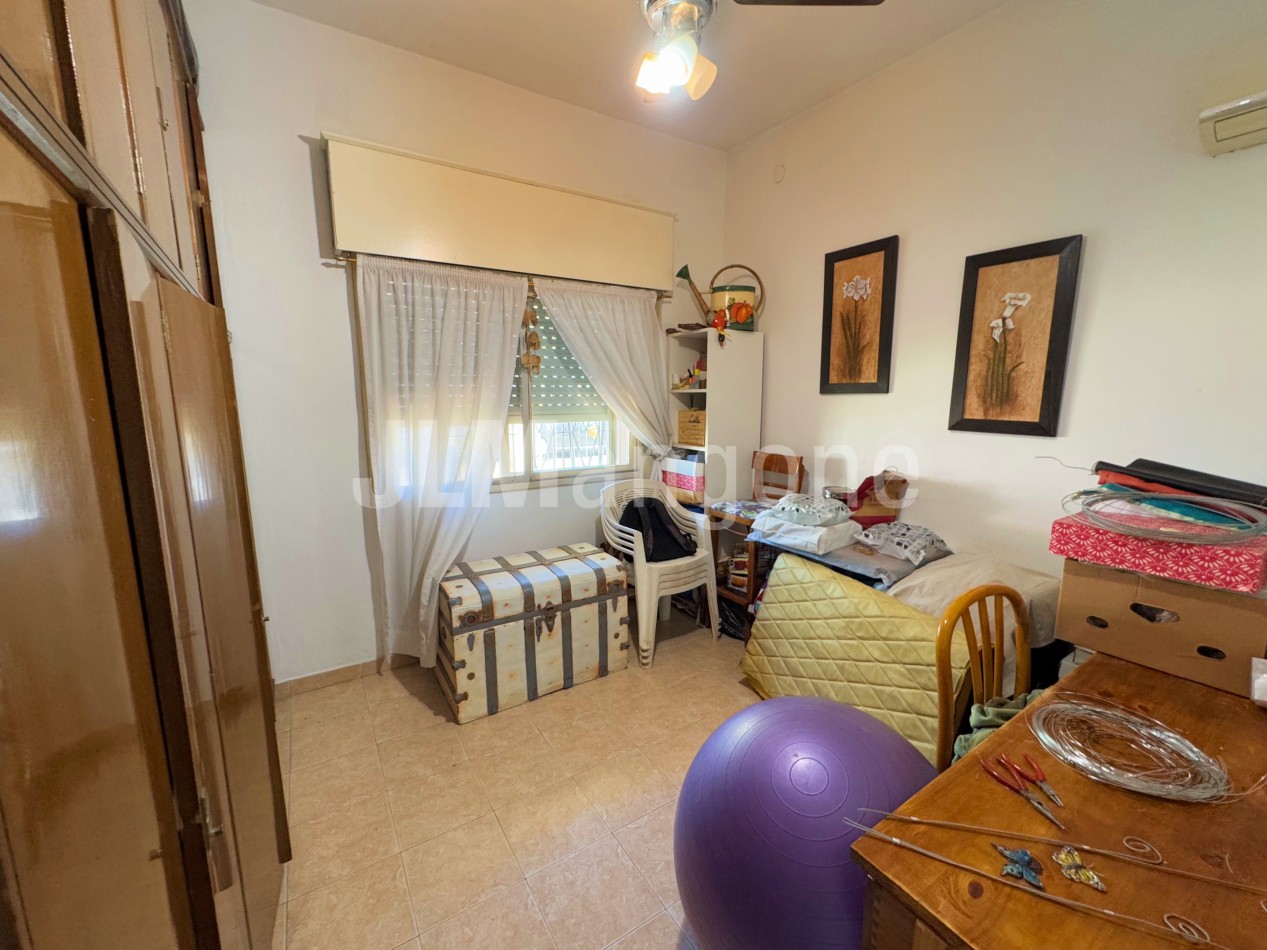 Casa 4 ambientes con cochera y parque