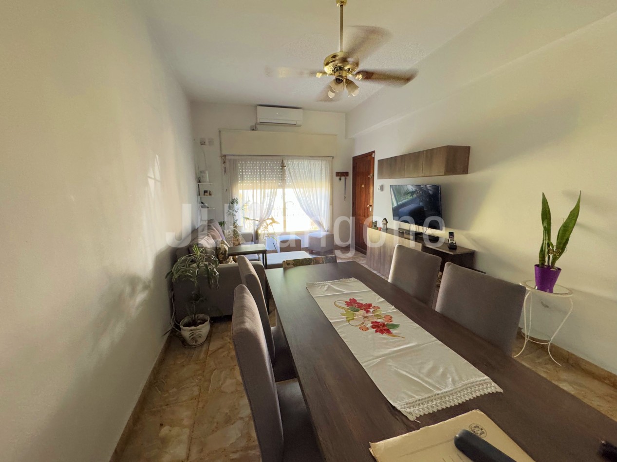 Casa 4 ambientes con cochera y parque