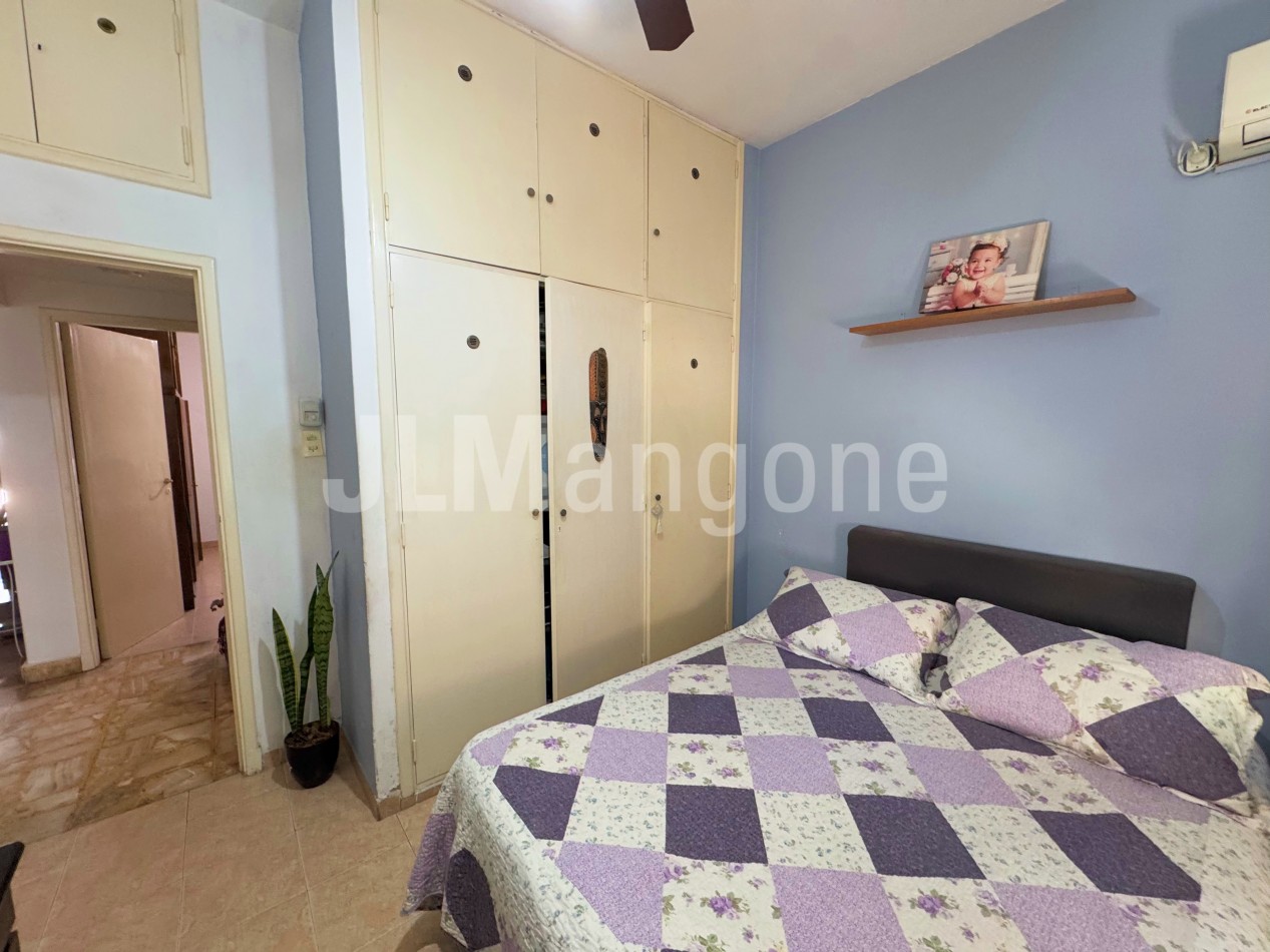Casa 4 ambientes con cochera y parque