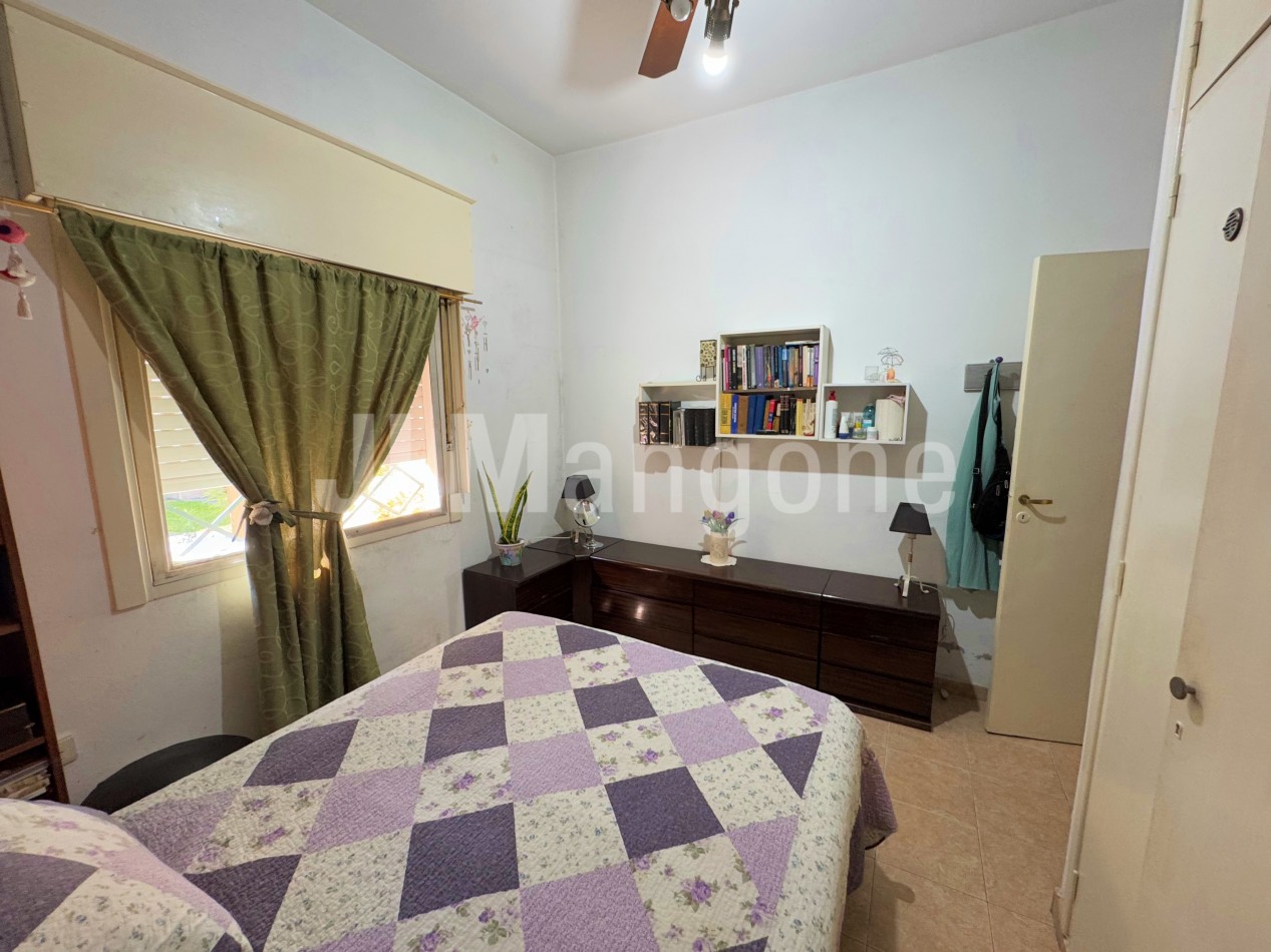 Casa 4 ambientes con cochera y parque