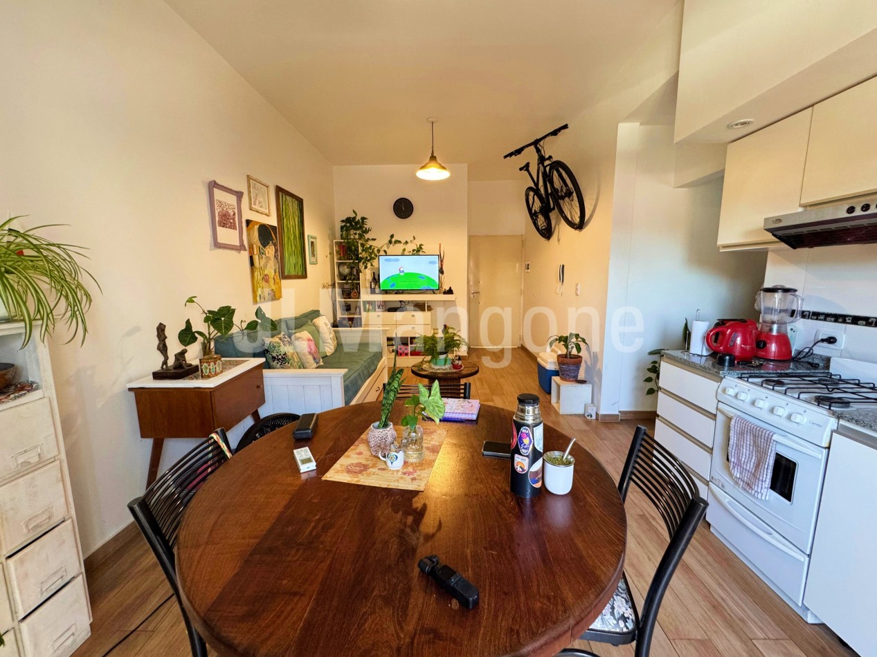 Departamento 2 amb con cochera y balcon