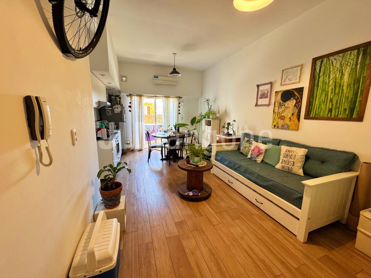 Departamento 2 amb con cochera y balcon