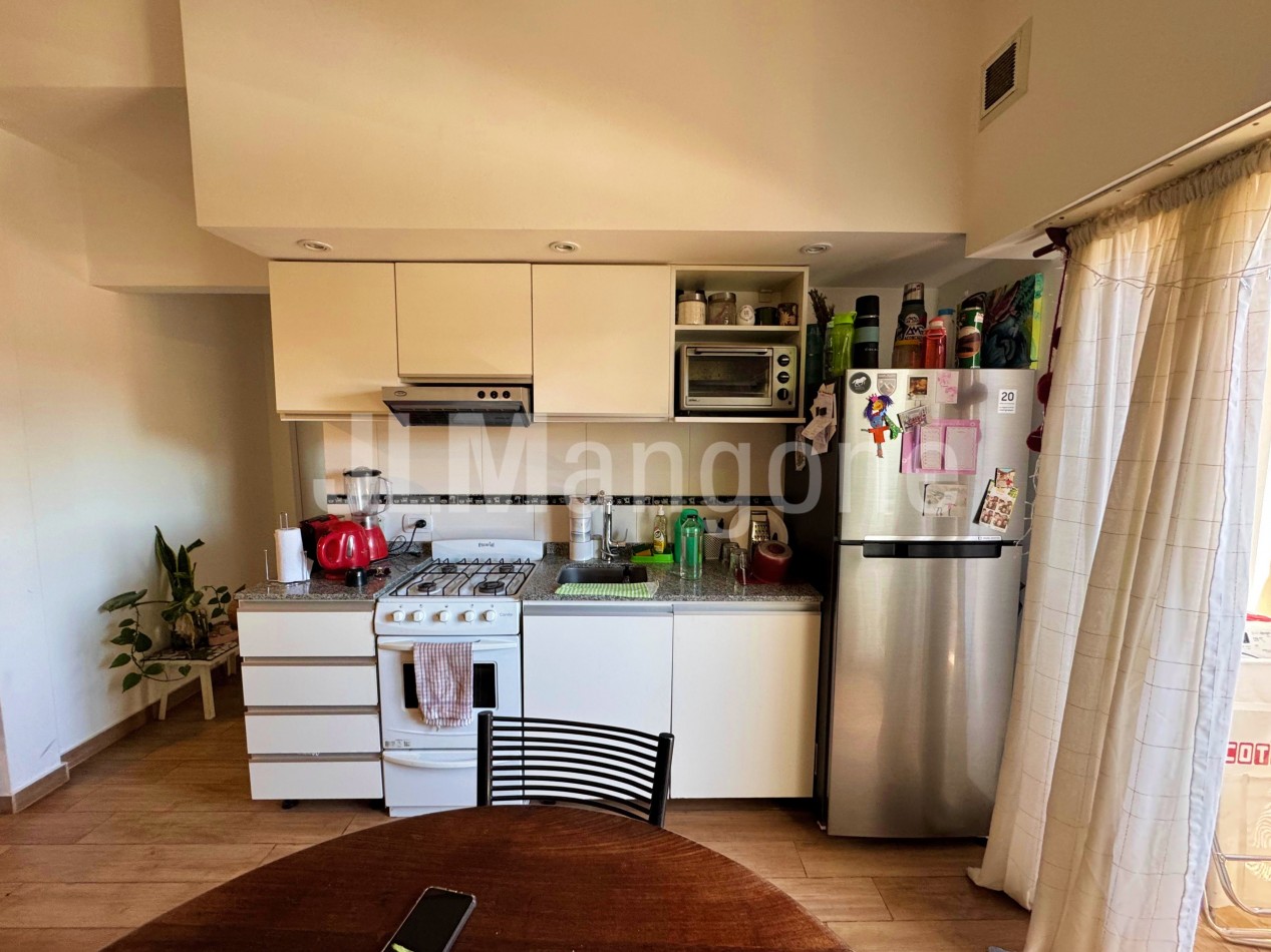 Departamento 2 amb con cochera y balcon