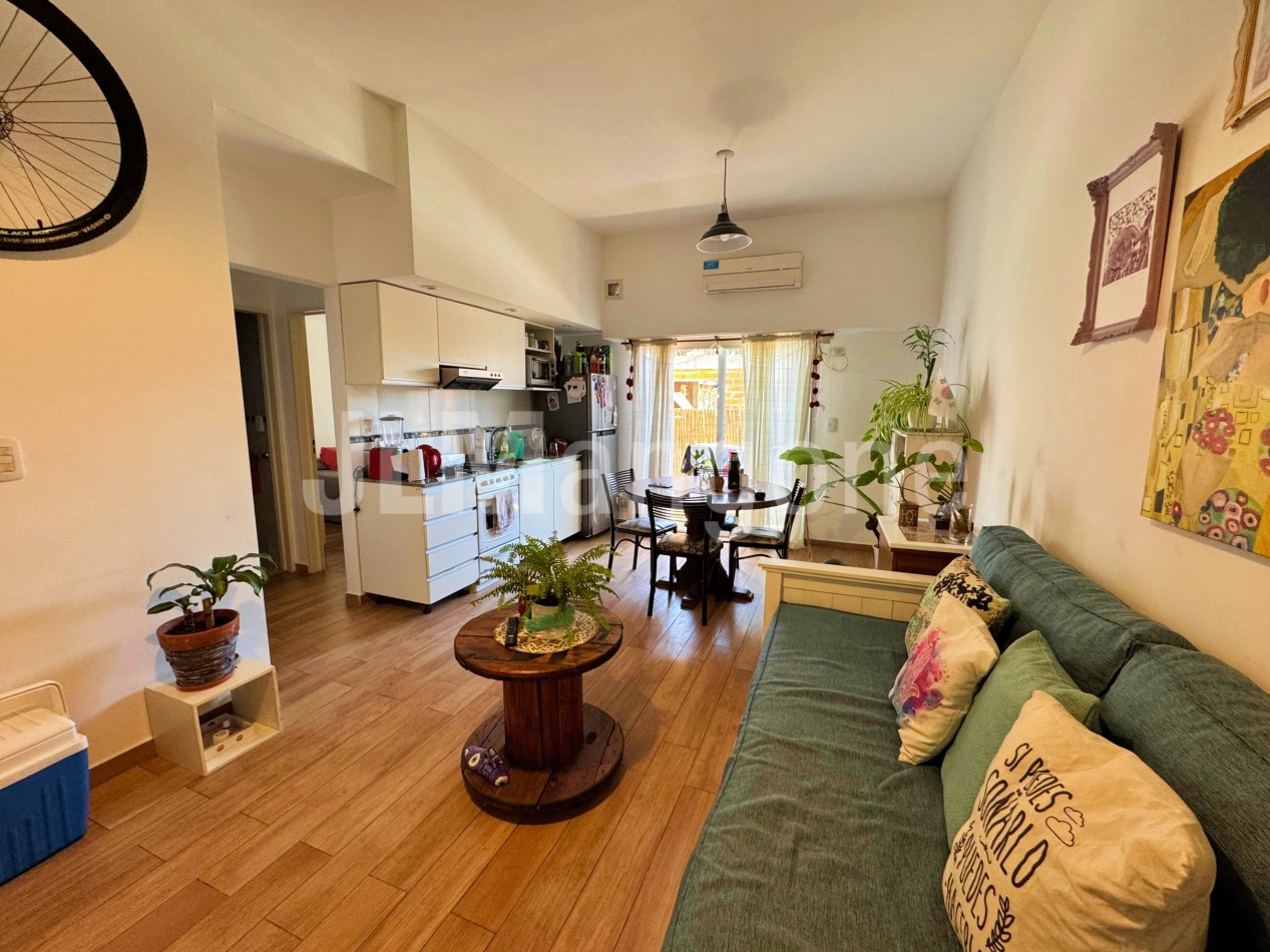 Departamento 2 amb con cochera y balcon