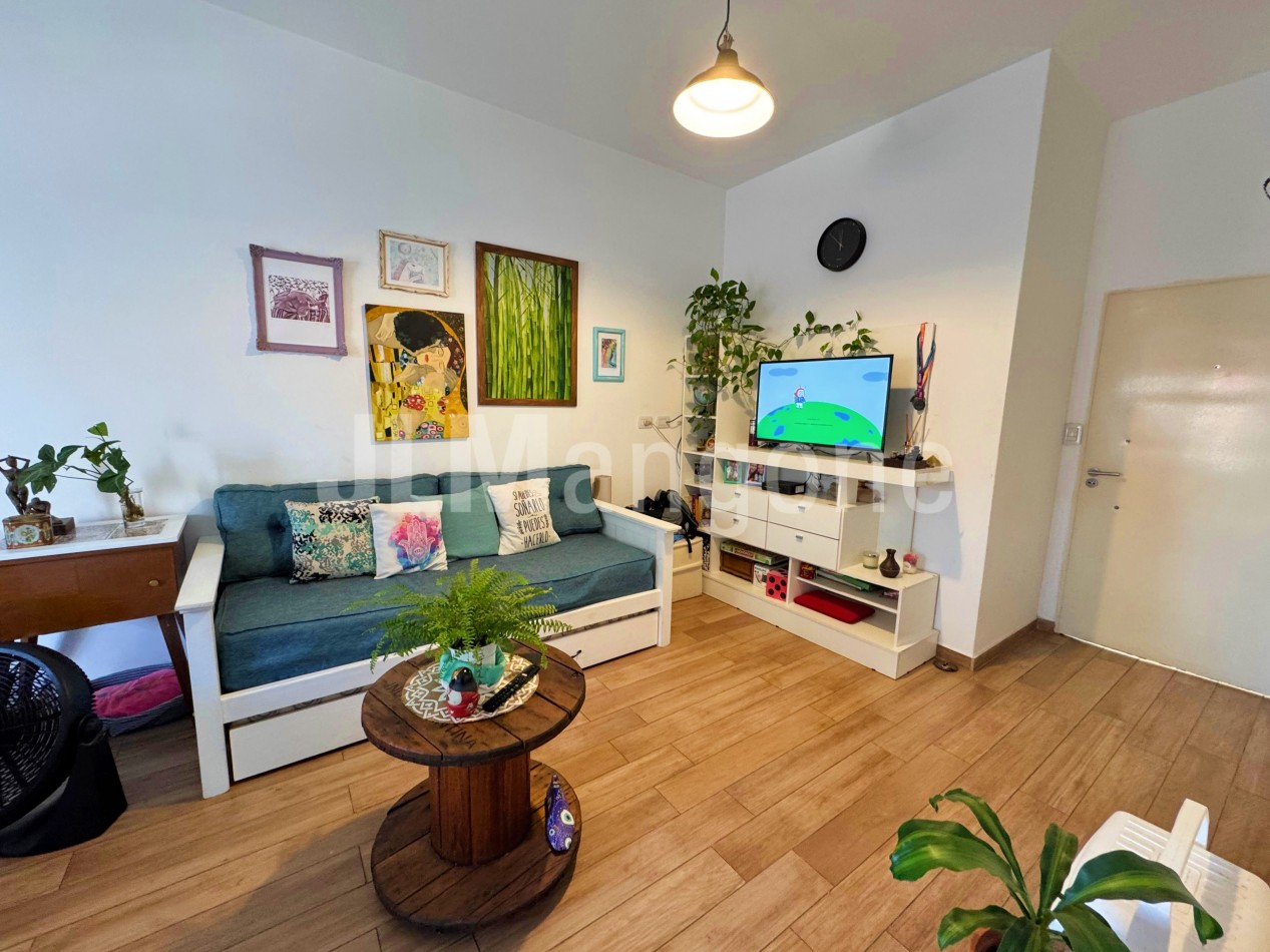 Departamento 2 amb con cochera y balcon