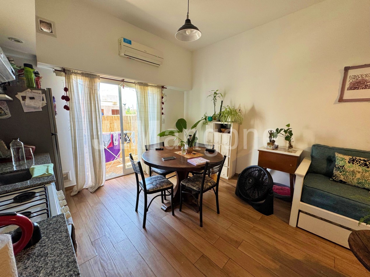 Departamento 2 amb con cochera y balcon