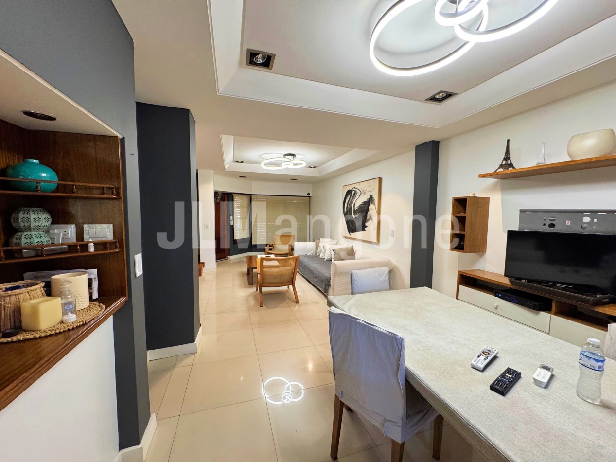 Chalet 4 ambientes con cocheras, piscina, parque, y quincho