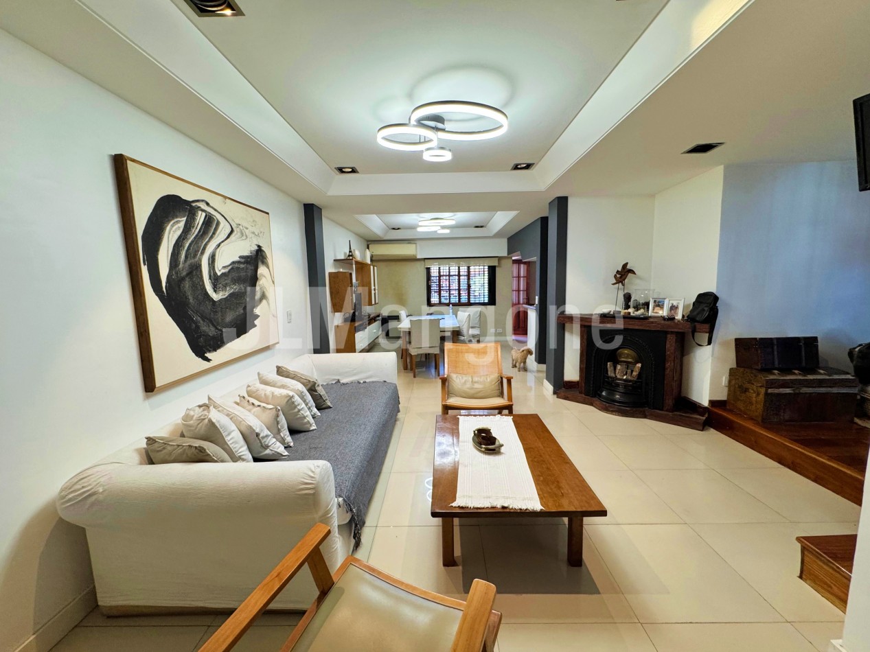 Chalet 4 ambientes con cocheras, piscina, parque, y quincho