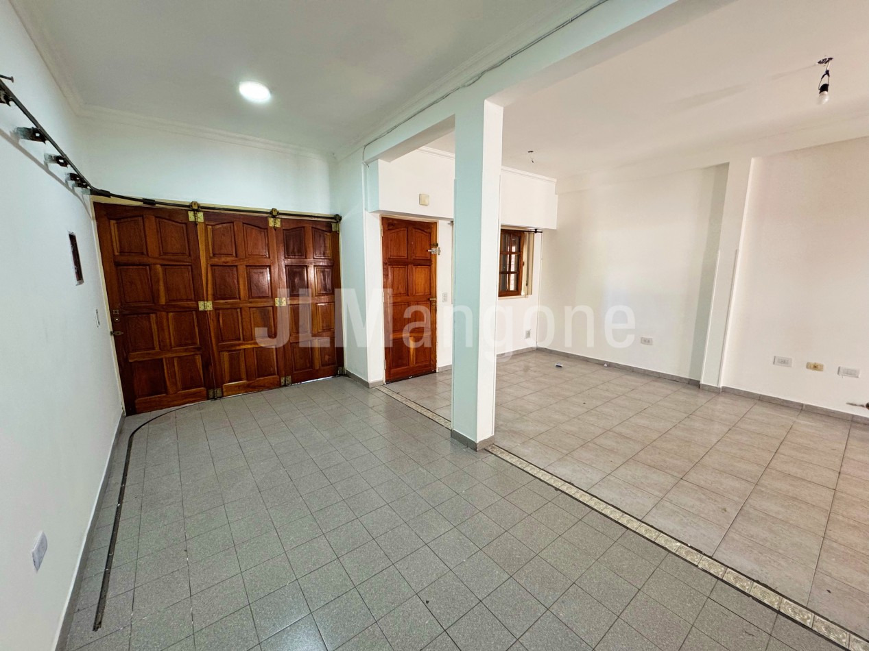 Triplex 4 amb con cochera y patio