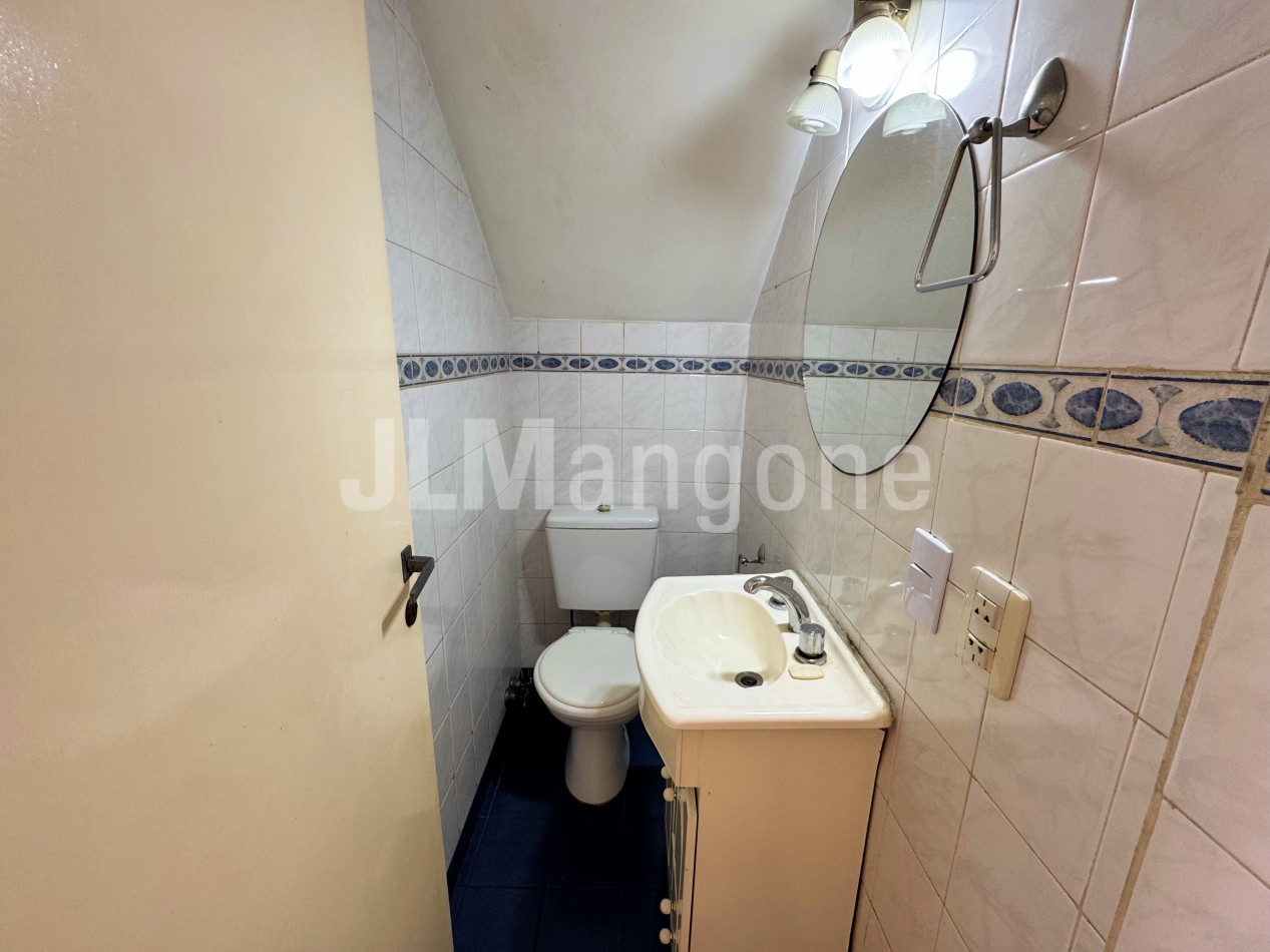 Triplex 4 amb con cochera y patio