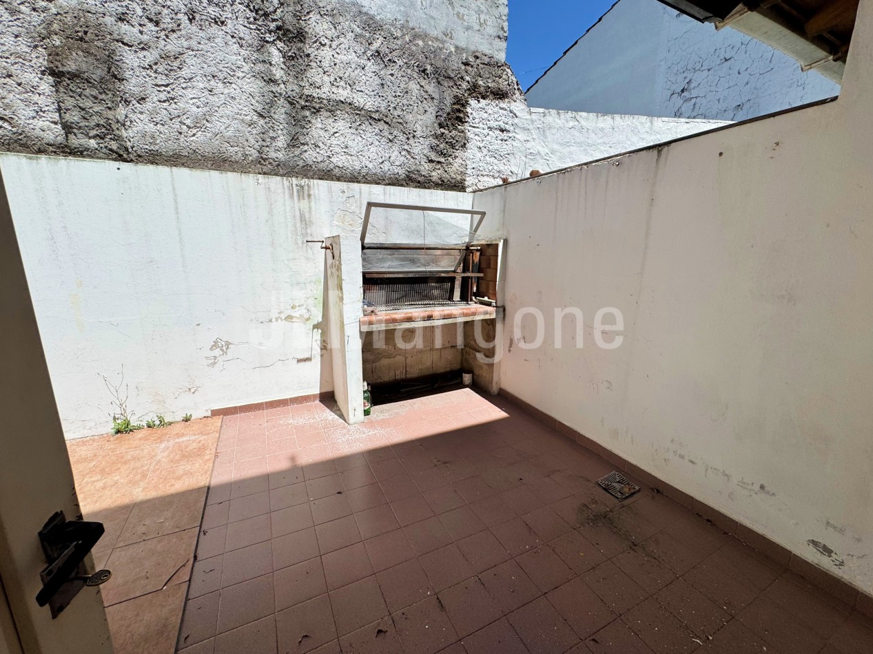 Triplex 4 amb con cochera y patio