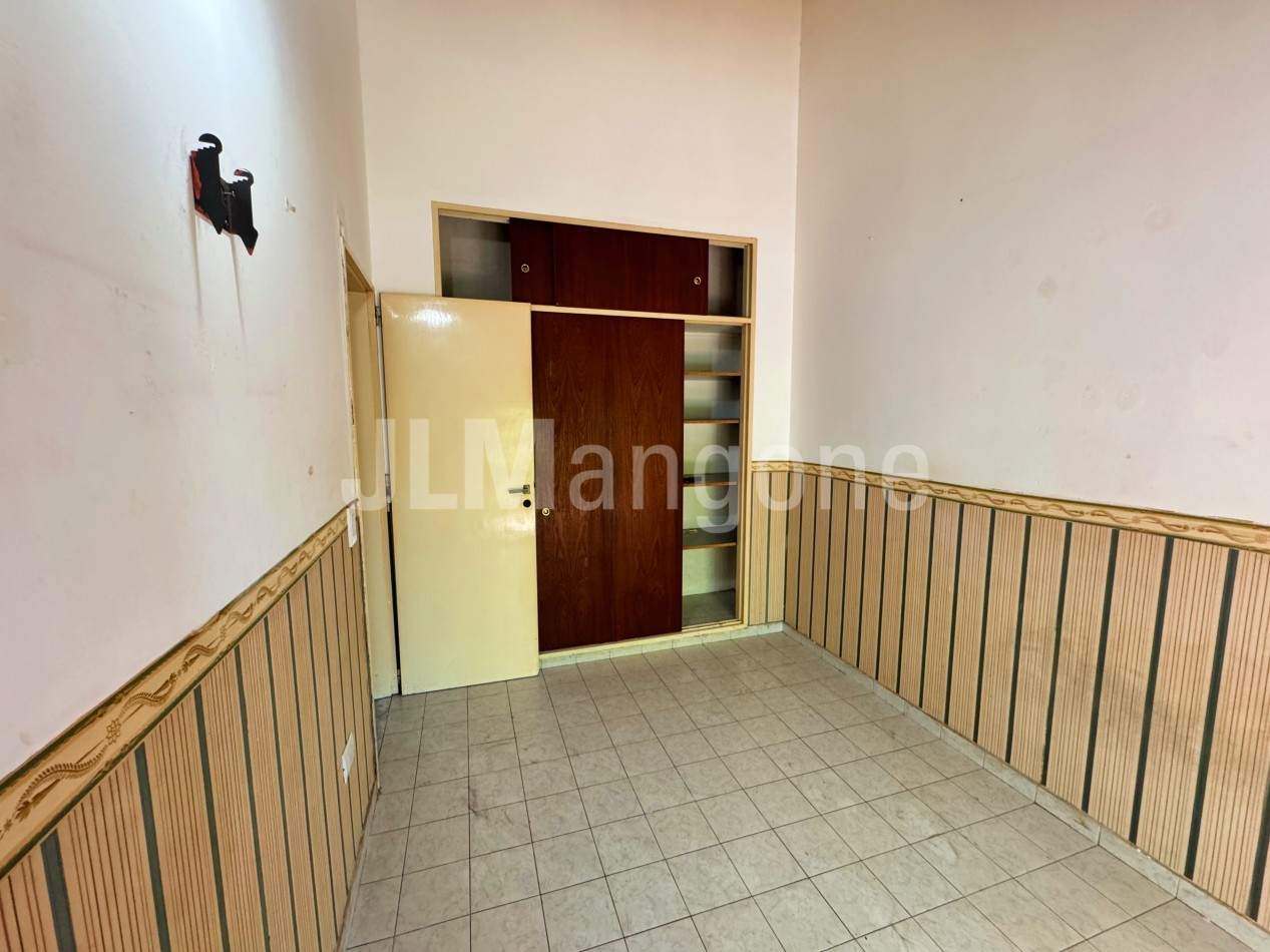 Triplex 4 amb con cochera y patio
