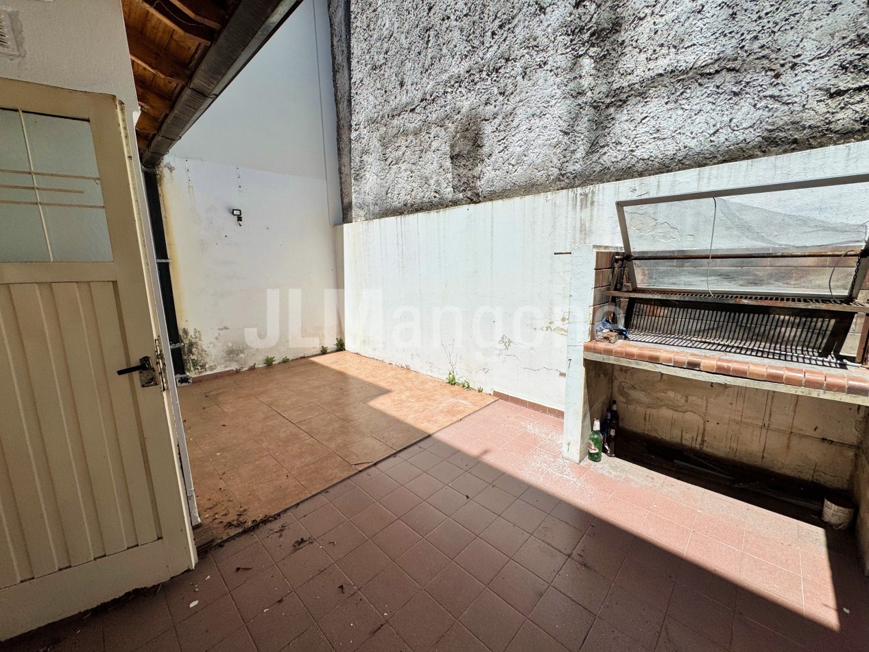 Triplex 4 amb con cochera y patio