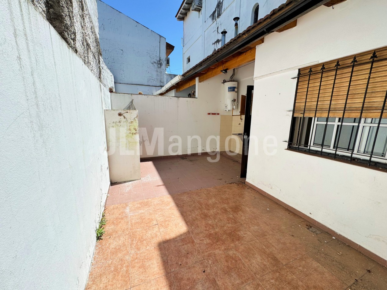 Triplex 4 amb con cochera y patio