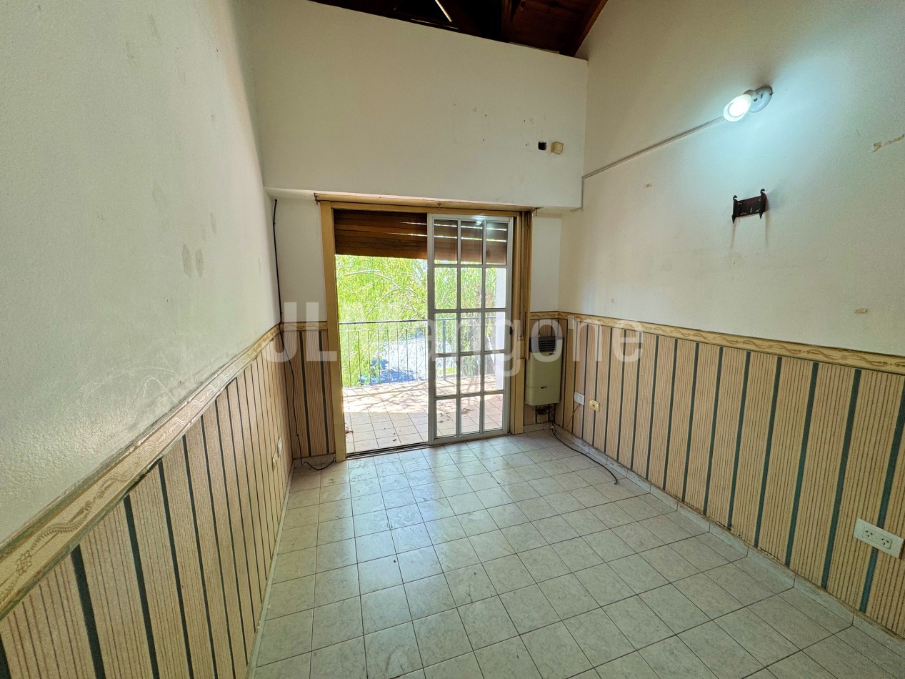 Triplex 4 amb con cochera y patio