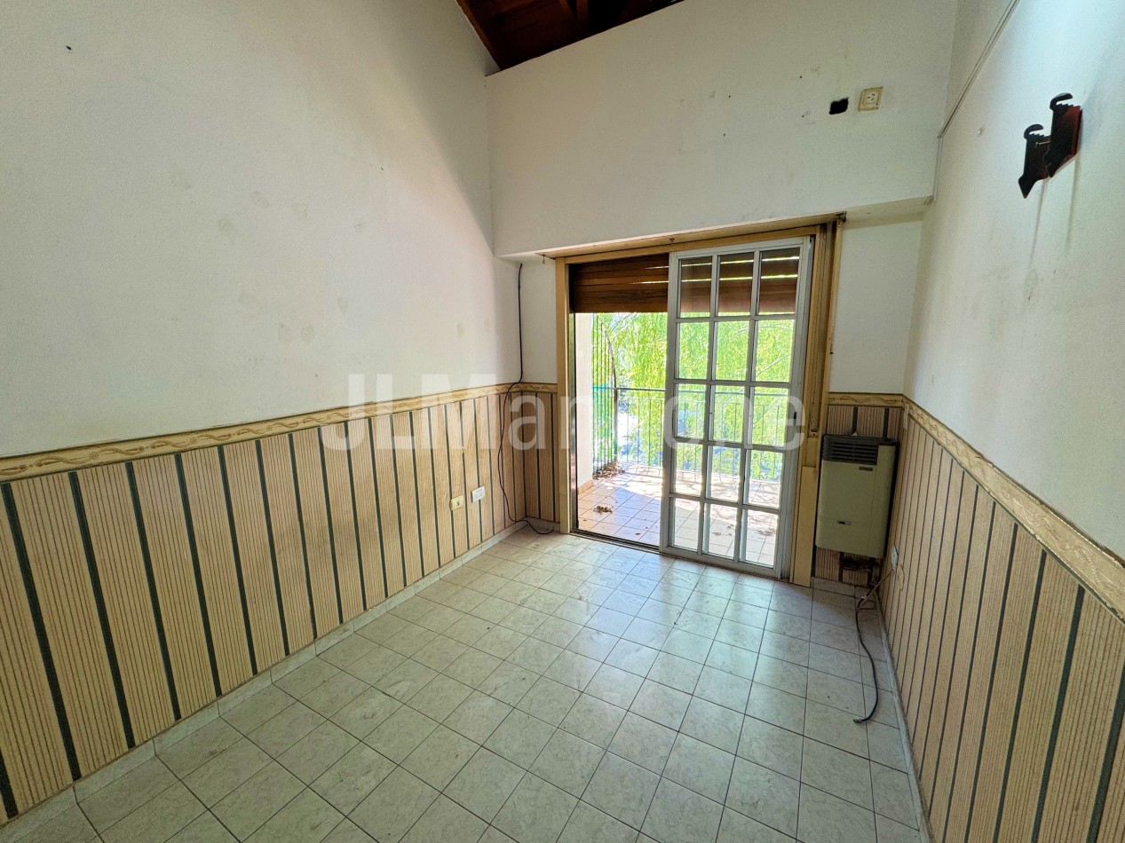 Triplex 4 amb con cochera y patio