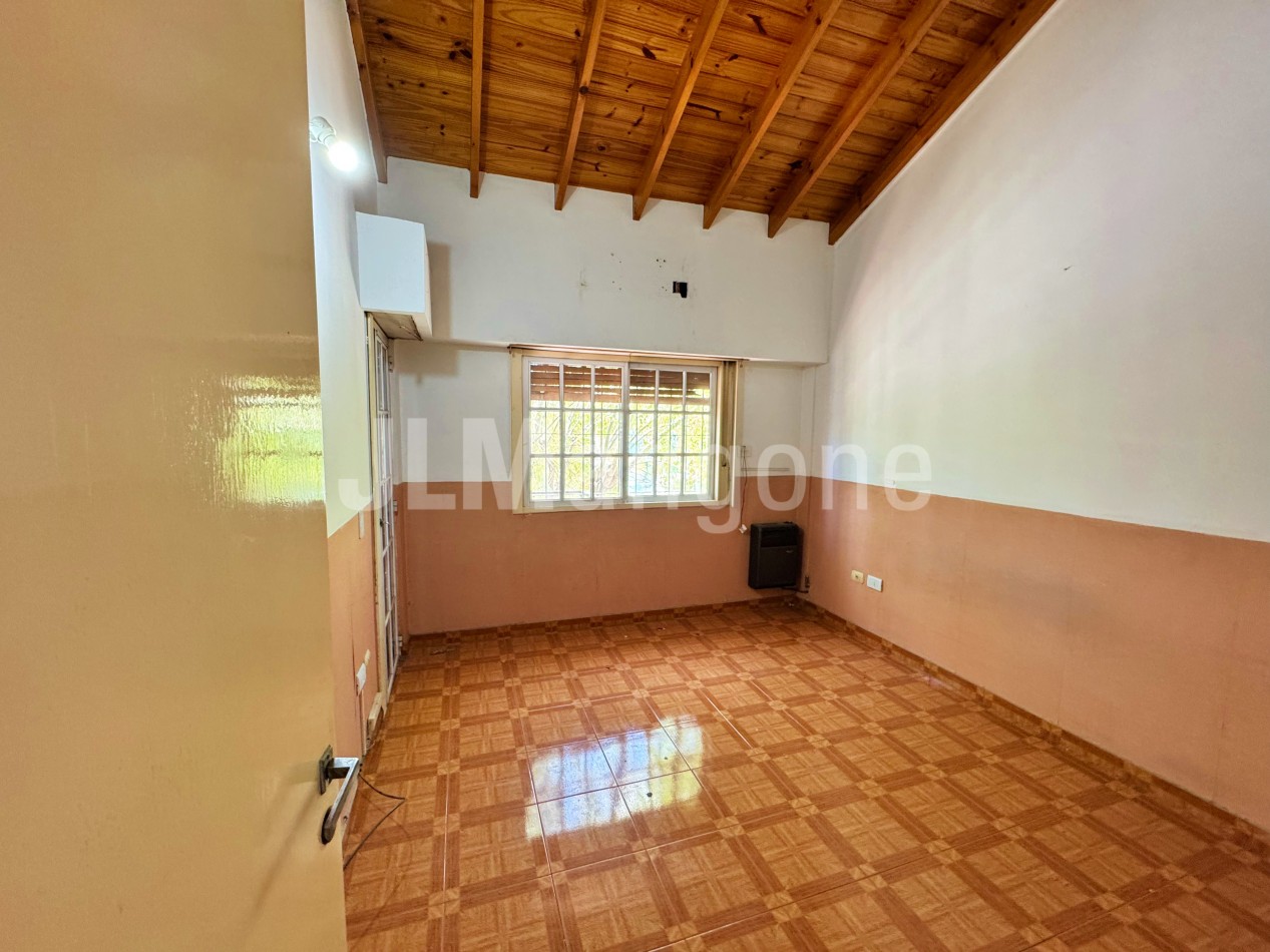 Triplex 4 amb con cochera y patio