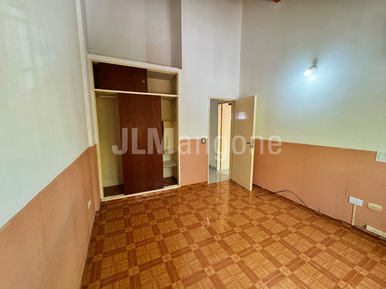 Triplex 4 amb con cochera y patio
