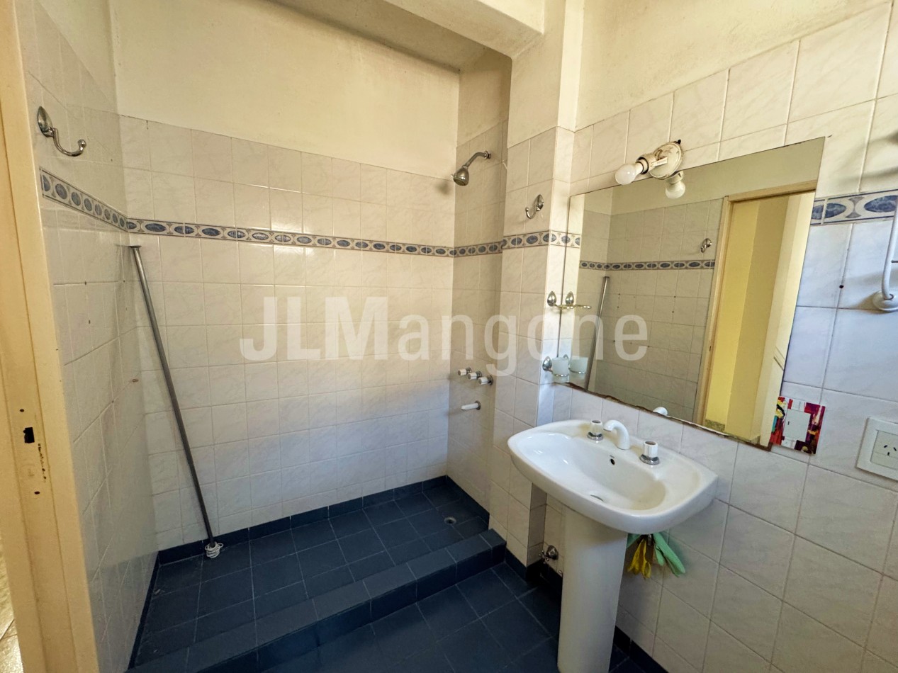 Triplex 4 amb con cochera y patio