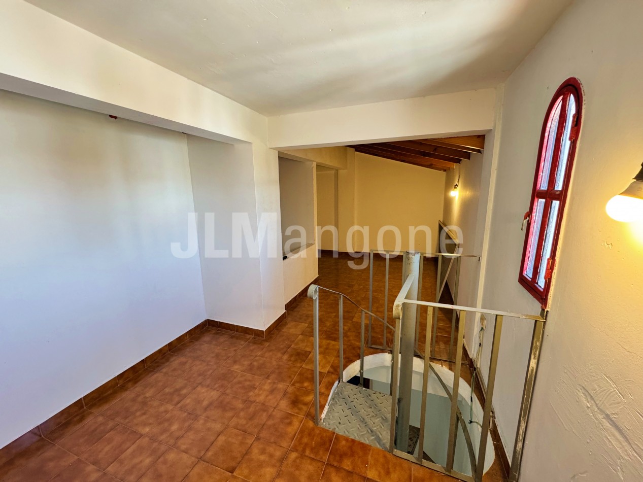 Triplex 4 amb con cochera y patio