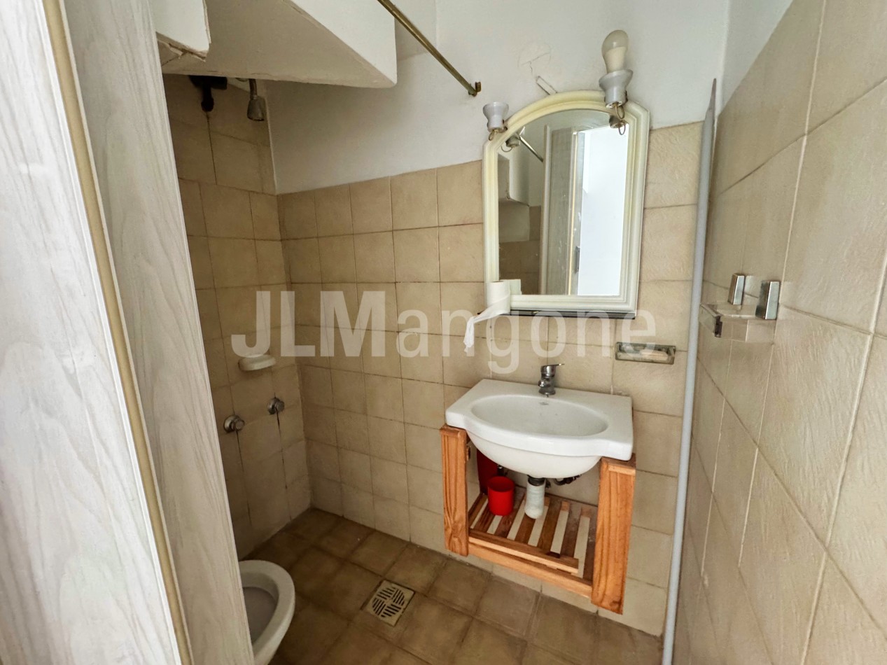 Duplex 4 ambientes con patio y terraza