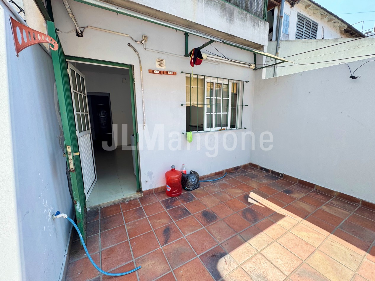 Duplex 4 ambientes con patio y terraza