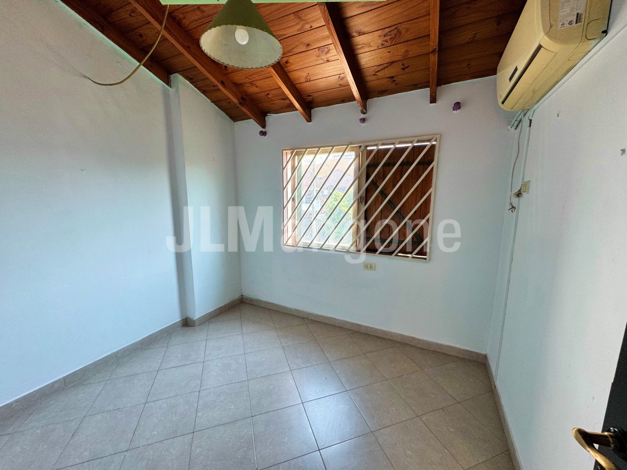 Duplex 4 ambientes con patio y terraza