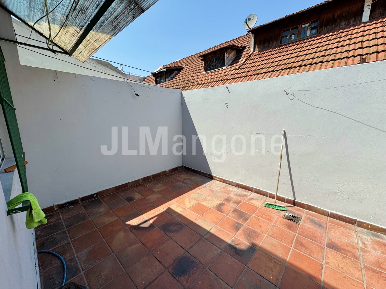 Duplex 4 ambientes con patio y terraza