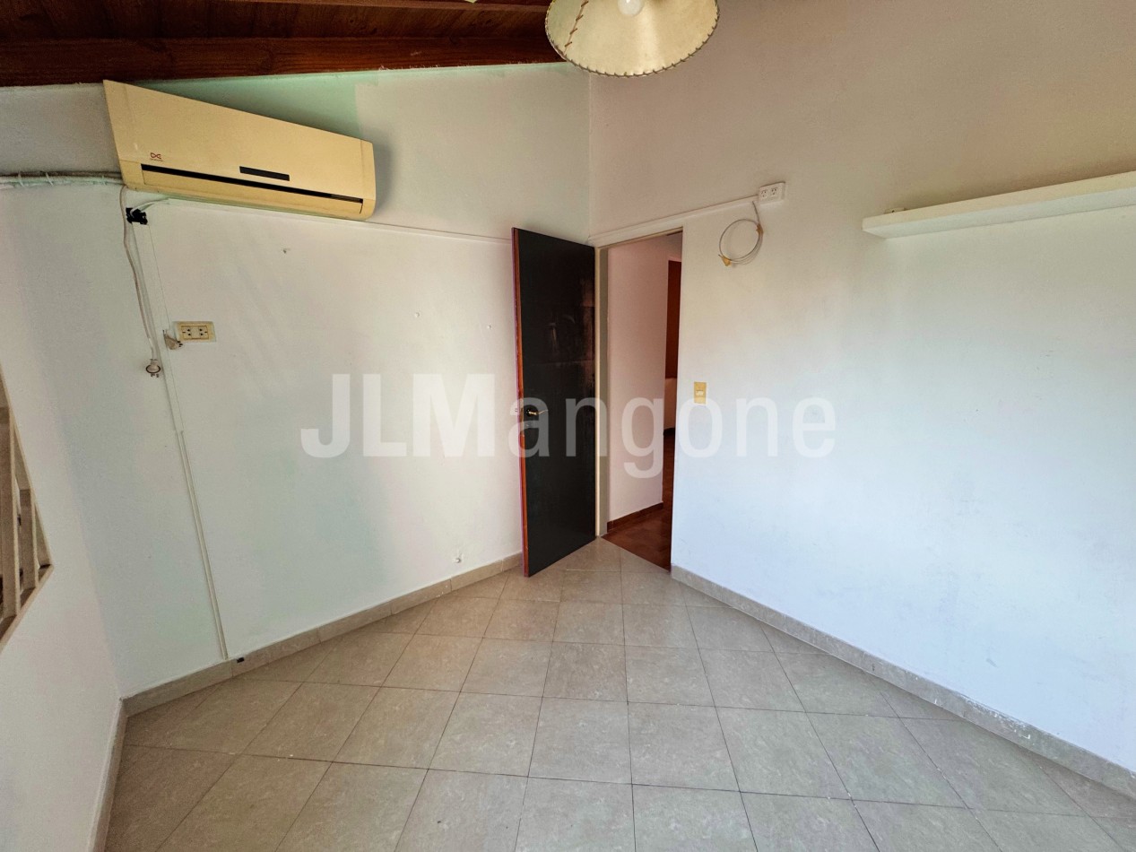 Duplex 4 ambientes con patio y terraza