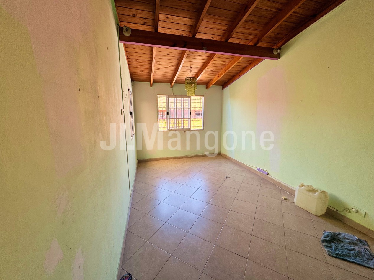 Duplex 4 ambientes con patio y terraza